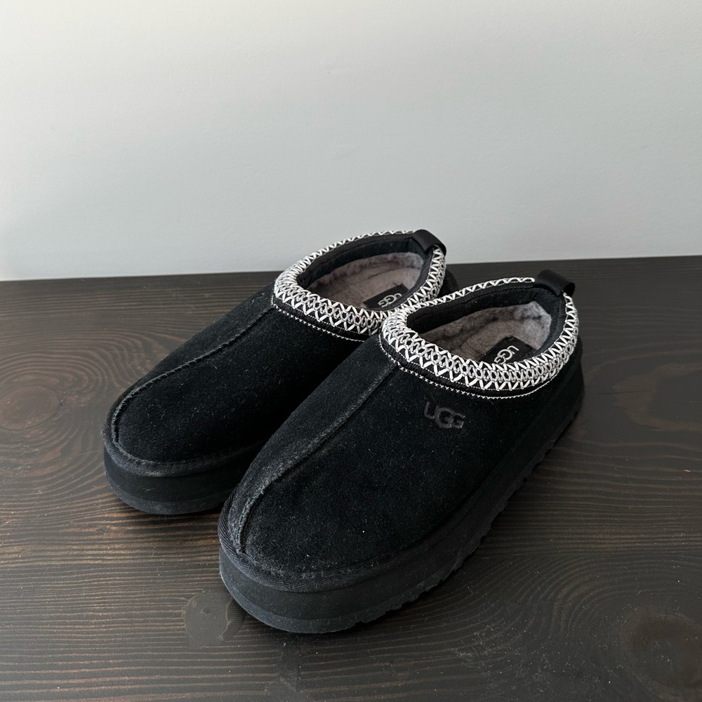New Ugg Tazz Platform black size 7.